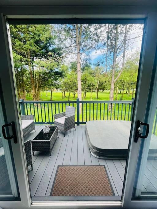 Hideaway Retreat With Hot Tub Villa York Exterior photo